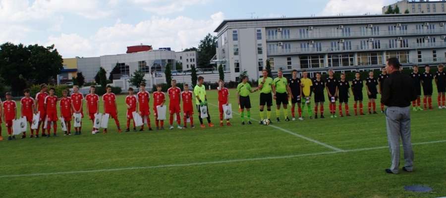 Pierwsze spotkania młodzi Polacy i Czesi rozegrali na stadionie przy ul. Wyszyńskiego