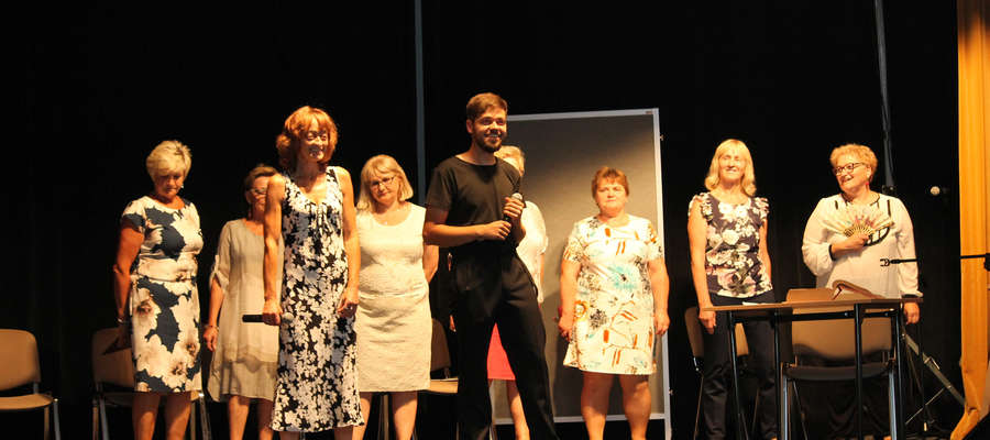 Jednym z elementów zakończenia roku akademickiego UT w Bisztynku był występ grupy teatralnej.