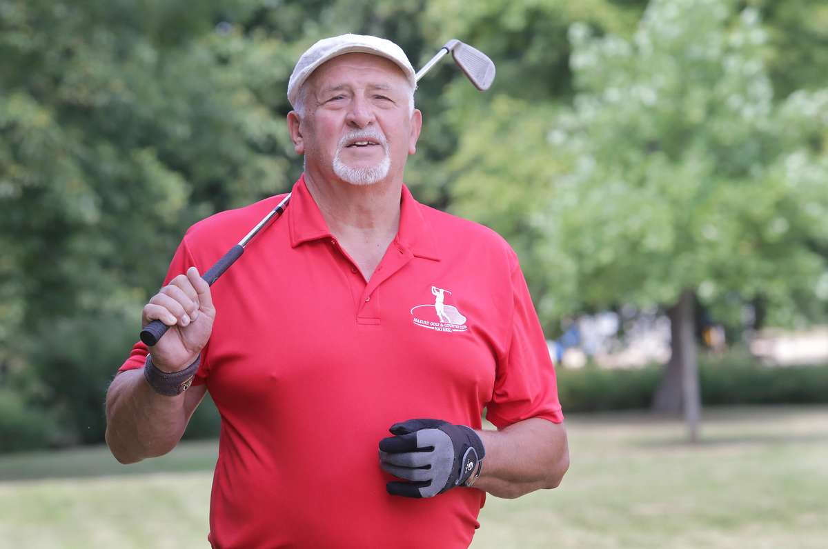 Na emeryturze nową sportową pasją pana Zbigniewa Lubiejewskiego stał się golf