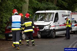 Seicento kontra dostawczy mercedes. Mławianin z promilami