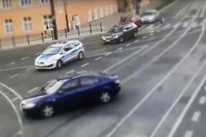 Olsztyńscy policjanci eskortowali samochód z rannym chłopcem [VIDEO]