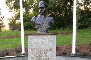 Pomnik marszałka Piłsudskiego w Rychlikach już gotowy