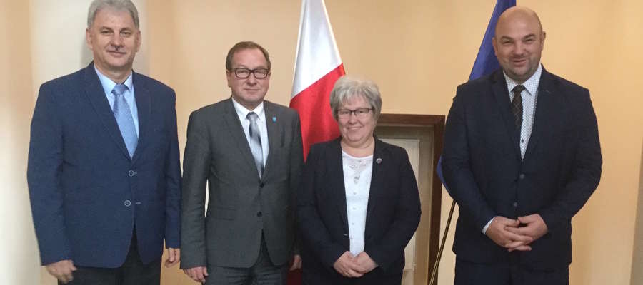 W październiku 2017 roku Senator RP Bogusława Orzechowska wspólnie z władzami powiatu spotkała się z ministrem w sprawie przejazdu na drodze krajowej nr 16. Wówczas nastroje jeszcze były dobre 