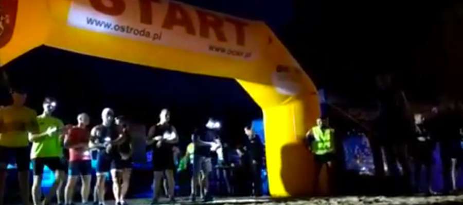 Nocny maraton ekstremalny ruszył na plaży nad jeziorem Sajmino 