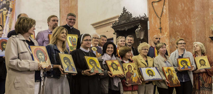 W Sanktuarium Maryjnym w Krośnie odbyła się wystawa ikon Warmińskiej Pracowni Ikony oraz mieszkańców Ornety i okolic.
