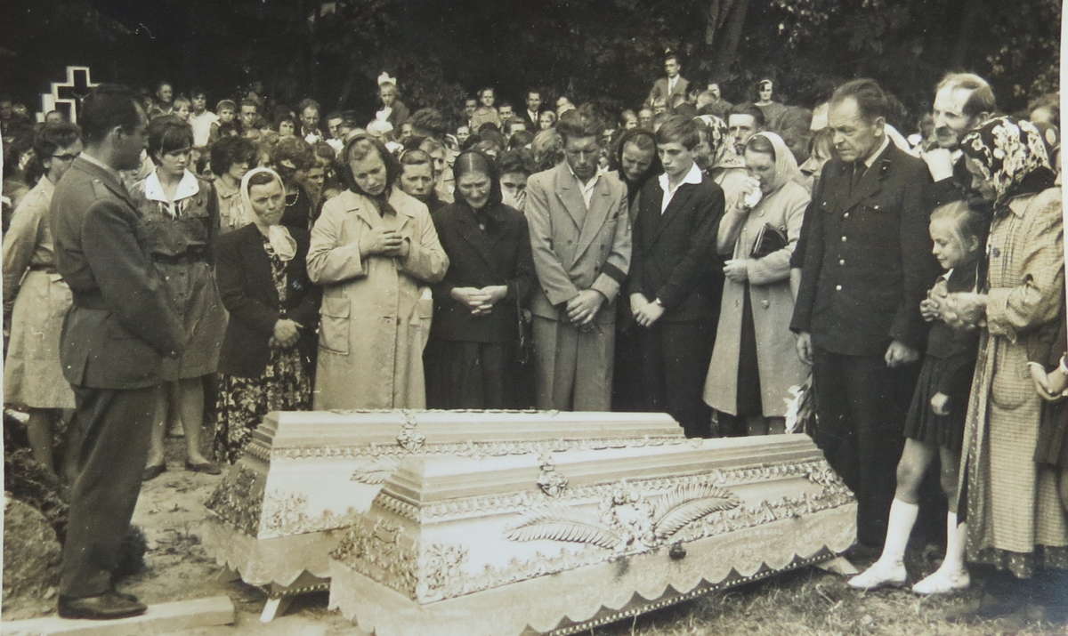 Pogrzeb harcerek Ani i Helenki w 1963 roku