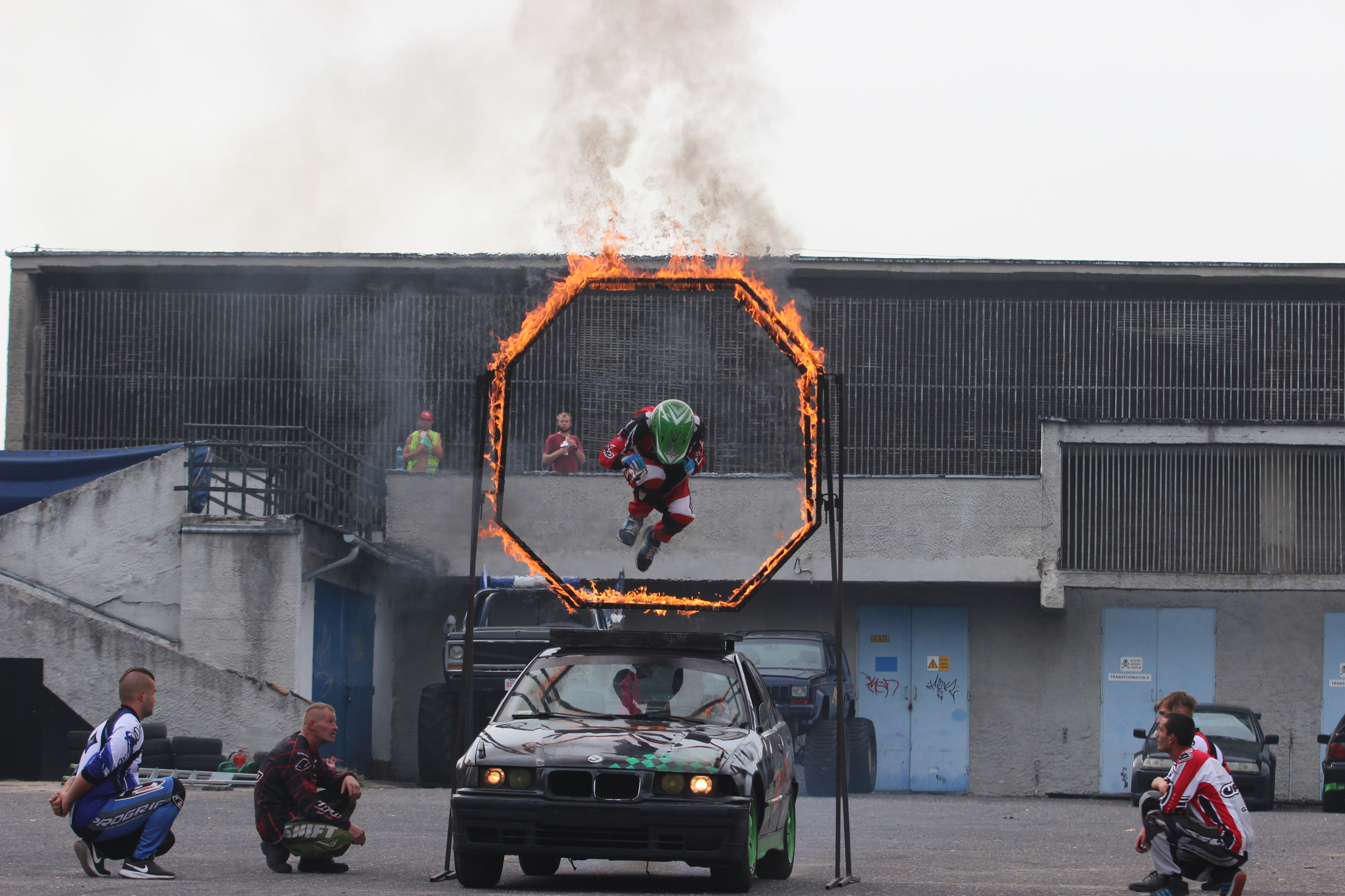 Drift, monster trucki i dużo ognia. Niesamowity pokaz w Olsztynie [ZDJĘCIA, VIDEO]