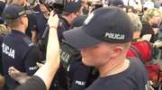 Policja usunęła blokujących marsz narodowców