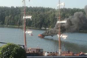 Pożar łódki na Jeziorze Mikołajskim