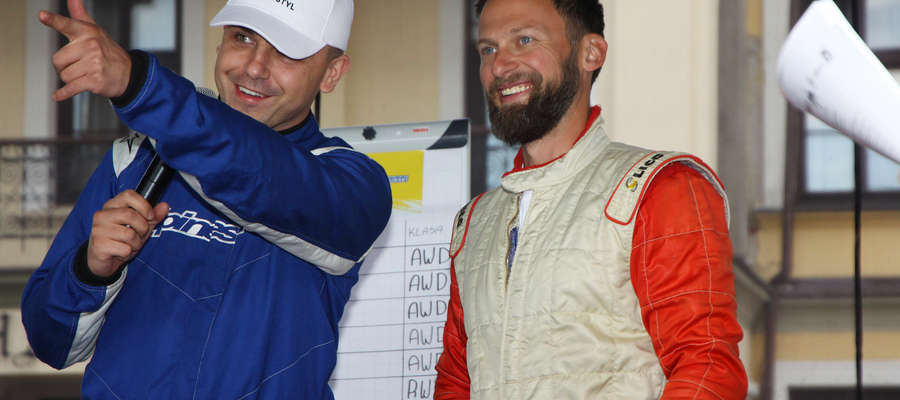 Olsztyńsko-bartoszycka załoga rajdowa: kierowca Sebastian Chrzanowski (z lewej) i pilot Adam Binięda