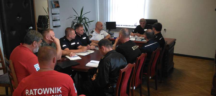 Spotkanie służb w Komendzie Powiatowej Policji w Giżycku   