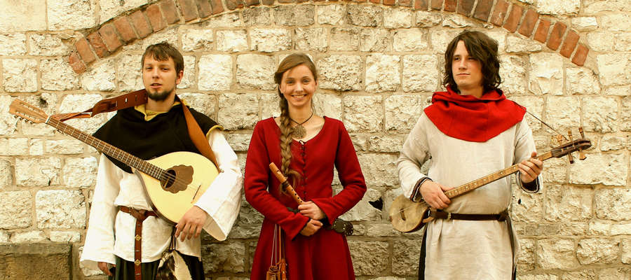 Zespół Fleurdelis, który powstał w 2015 roku, tworzą Paulina, Miłosz i Jędrzej. W niedzielę wystąpią w Pasłęku