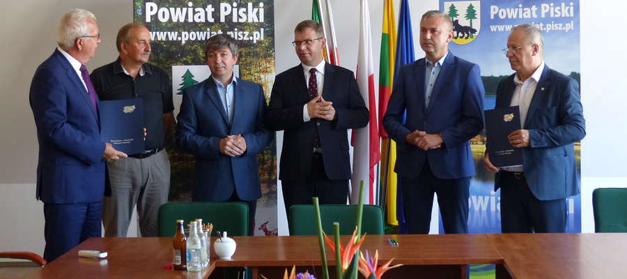 Podpisanie umowy w Starostwie Powiatowym w Piszu