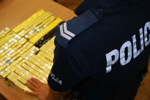  Policjanci skonfiskowali 1300 paczek papierosów bez akcyzy