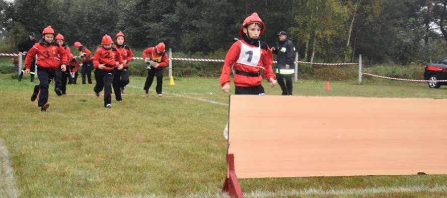 Sztafeta 9x50 m i ćwiczenie bojowe weszły w skład konkurencji 5. Powiatowych Młodzieżowych Zawodów Sportowo-Pożarniczych