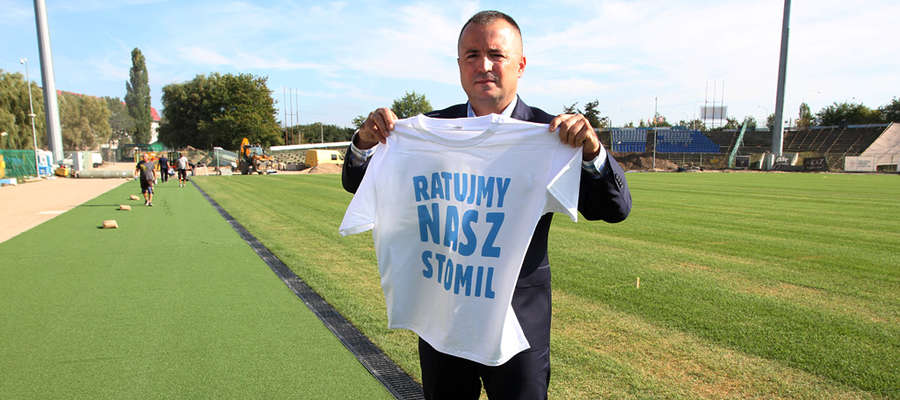 Napis na koszulkach, które prezes klubu Maciej Radkiewicz wręczył na środowej konferencji przedstawicielom mediów, nie pozostawia wątpliwości, w jakiej sytuacji jest Stomil Olsztyn...