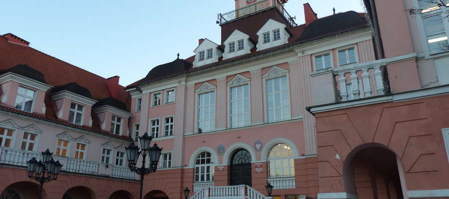Sesje rady miasta Iława odbywają się aktualnie przeważnie w ostatnie poniedziałki każdego miesiąca w ratuszu