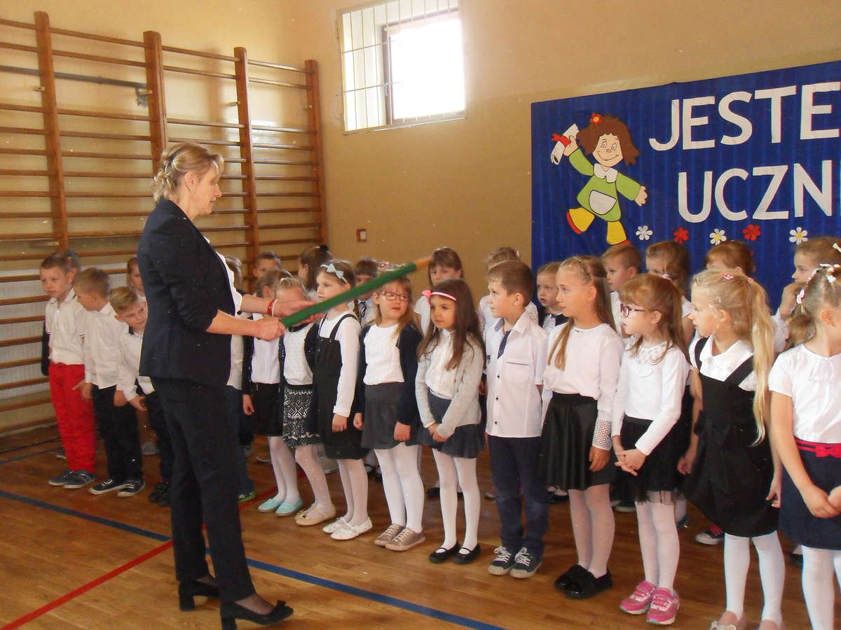 Bohaterowie uroczystości w szkole w Biskupcu 