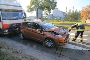 Trzy samochody zderzyły się w Olsztynie. Duże korki na wjeździe do miasta [ZDJĘCIA]