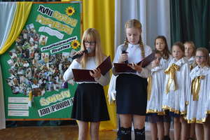 XVIII Dzień Papieski i Międzynarodowy Dzień Białej Laski w szkole w Marzęcicach 
