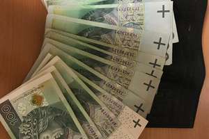 Nastolatka przyniosła do komendy znaleziony portfel, w którym było 1500 zł