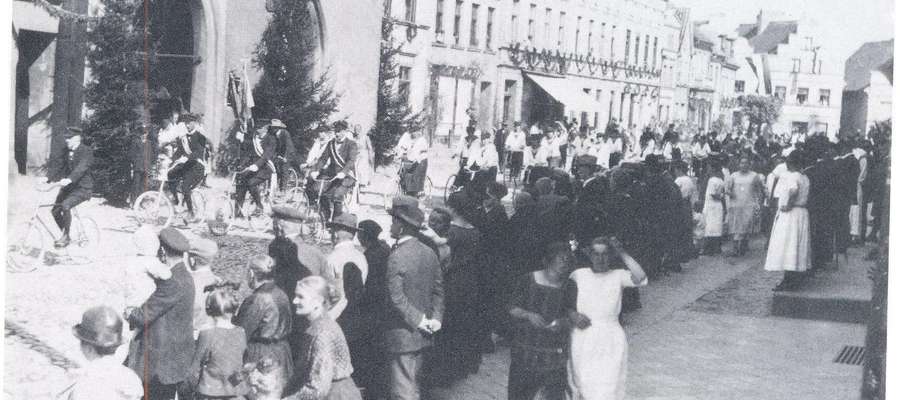 1925 - Jubileusz pasłęckiego rzemiosła, ulica Rynek (obecnie: Chrobrego)