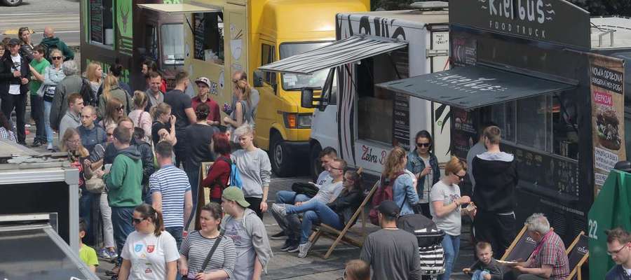 Zdjęcie ilustracyjne — II Festiwal food trucków w Olsztynie - Plac Dunikowskiego