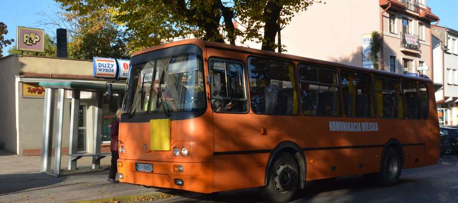 Autobus komunikacji miejskiej w Olecku