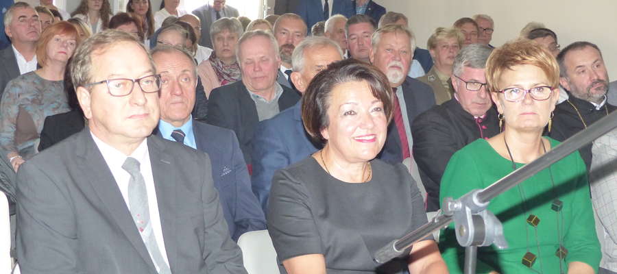 Pierwsza część uroczystości odbyła się w sali konferencyjnej Szpitala Powiatowego w Iławie. Na zdjęciu m.in. Iwona Orkiszewska, Marek Polański i Grażyna Taborek