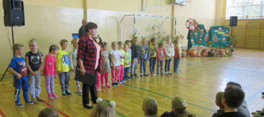 Podczas Święta Pieczonego Ziemniaka w szkole w Łąkorzu