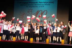 Przedszkolaki ze "Słoneczka" wzięły udział w przeglądzie piosenki patriotycznej w Giżycku