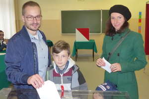 Kandydat na burmistrza Iławy Dawid Kopaczewski głosował dziś z rodziną