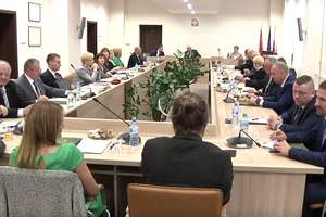 Sześciu radnych opuściło posiedzenie I sesji Rady Powiatu w Ostródzie. Pozostali wybrali nowe władze