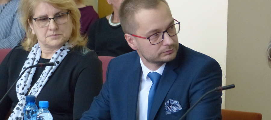 Mariola Zdrojewska pozostaje na stanowisku wiceburmistrza Iławy. Na zdjęciu z nowym szefem burmistrzem Dawidem Kopaczewskim
