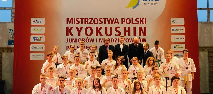 Uczestnicy mistrzostw Polski juniorów i młodzieżowców w Ełku