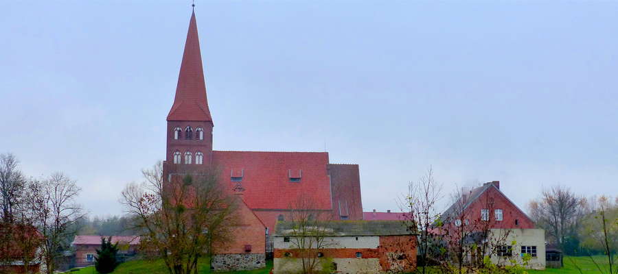 Panorama wsi Radomno i kościół