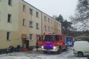 Kolejny pożar budynku komunalnego, kilkanaście osób ewakuowanych