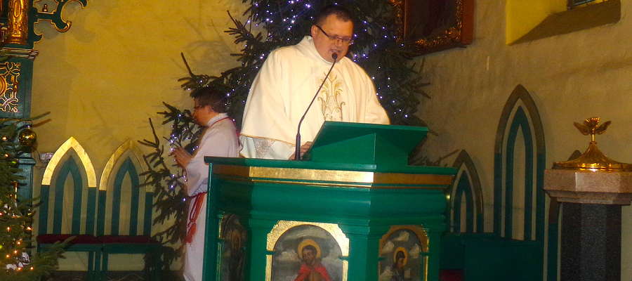 Nowy proboszcz podczas inauguracyjnej mszy w Łąkorzu
