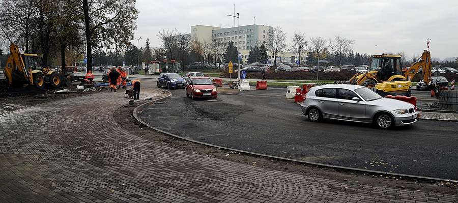 Rondo u zbiegu ulic Królewieckiej i Kościuszki podczas budowy