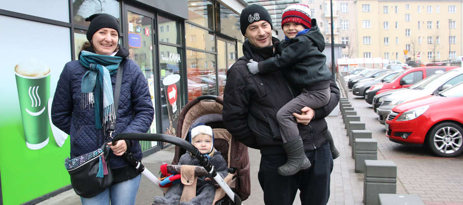 Sylwia Wiśniewska na zakupy wybrała się z mężem Jackiem i młodszymi synami: Fabianem i Oliwierem