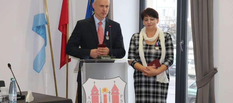 Tomasz Szczepański i Jolanta Koronowska otrzymali medale Zasłuzony dla Miasta Mława