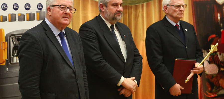 Od lewej: Czesław Siekierski - europoseł, Jan Krzysztof Ardanowski - Minister Rolnictwa i Rozwoju Wsi, Janusz Gruszczewski – właściciel Zakładu Metalowego AGROMASZ