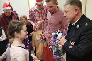 Strażacy z OSP w Lenartach obdarowali prezentami polskie dzieci na Litwie 


