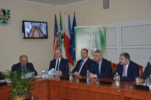 Parlamentarzyści na sesji Rady Powiatu w Olecku zadeklarowali pomoc