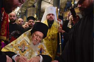 Tomos podpisany.  Arcybiskup Sawa wpisuje się w polityczną linię Putina

