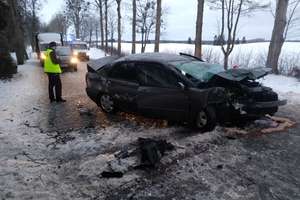 Dwie osoby ranne w wypadku pod Dunajkiem koło Olecka 