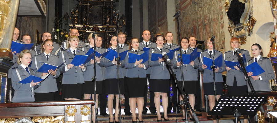 Chór Policji Garnizonu Warmińsko - Mazurskiego dał koncert w kościele w Nowym Mieście