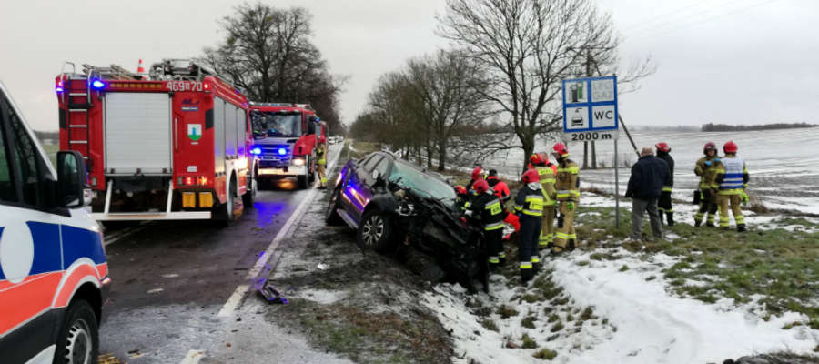 Zdarzenie drogowe na terenie gminy Susz było spowodowane trudnymi warunkami na drodze i niedostosowaniem prędkości. 
