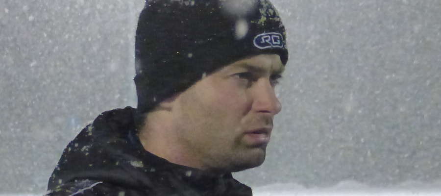 Grający trener Jezioraka Wojciech Figurski miał udział przy trzech trafieniach swojego zespołu w sparingu z Olimpią Grudziądz