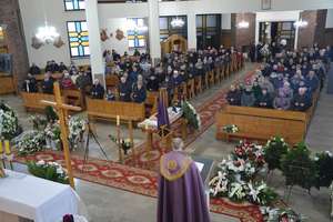 W Olecku trwają uroczystości pogrzebowe ks. infułata Edmunda Łagóda 